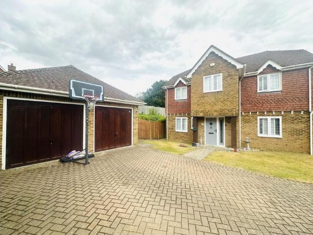 House for sale in Oad Street, Kent
