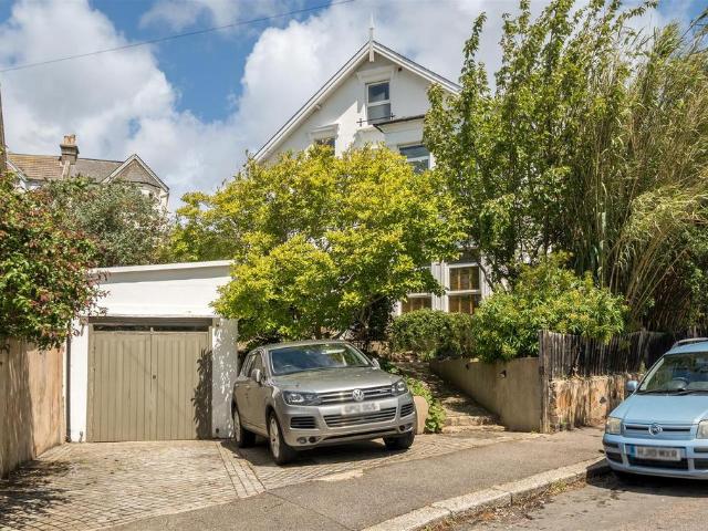 House for sale in Blacklands, Guestling Green