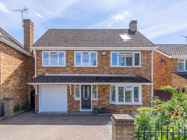 House for sale in Lower Halliford, Surrey