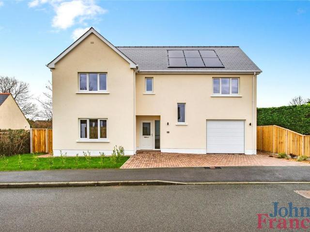 House for sale in Clunderwen, Wales