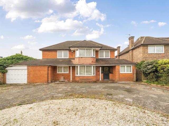 House for sale in Little Stanmore, Greater London