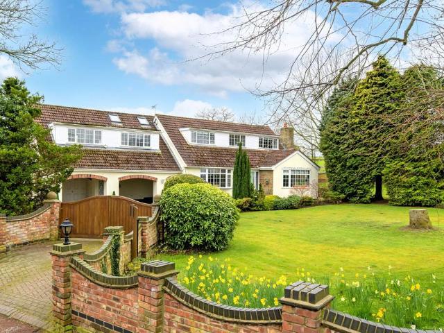 House for sale in Kingsley, Cheshire