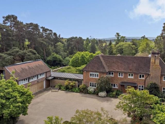 House for sale in Fole, Surrey