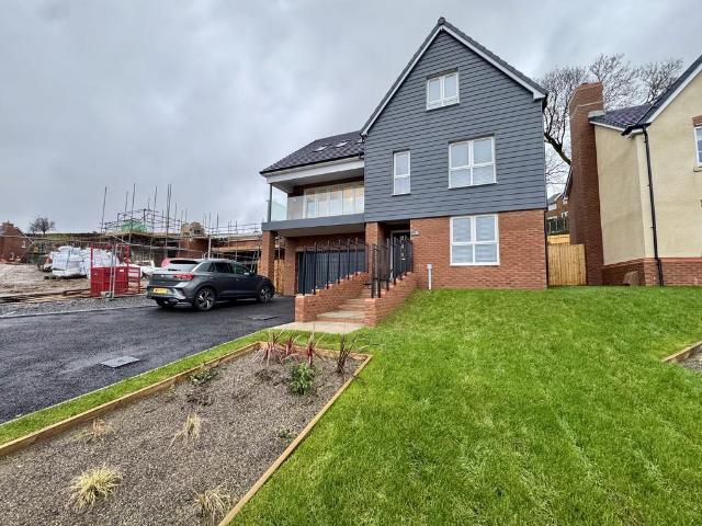 House for sale in Vaynor, Wales