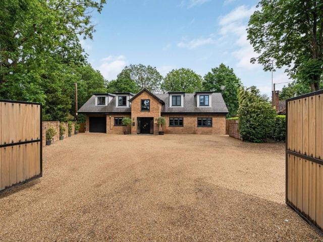 House for sale in Littlecote, West Sussex