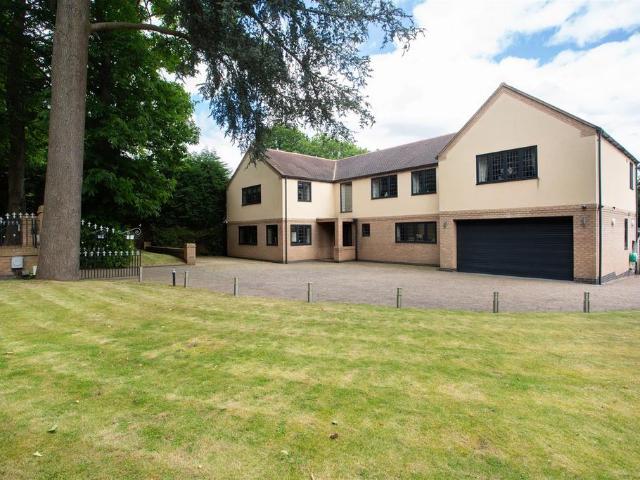 House for sale in Four Oaks, West Midlands