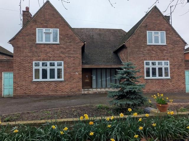 House for sale in London Borough of Hounslow, Hanworth