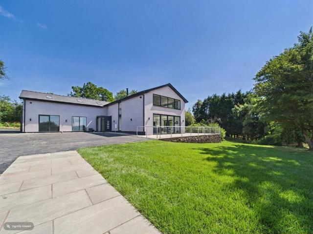 House for sale in Higher Bartle, Lancashire