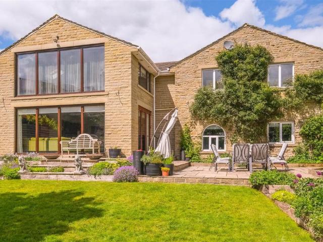 House for sale in Hipperholme, West Yorkshire