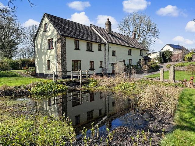 House for sale in Weir Quay, Devon
