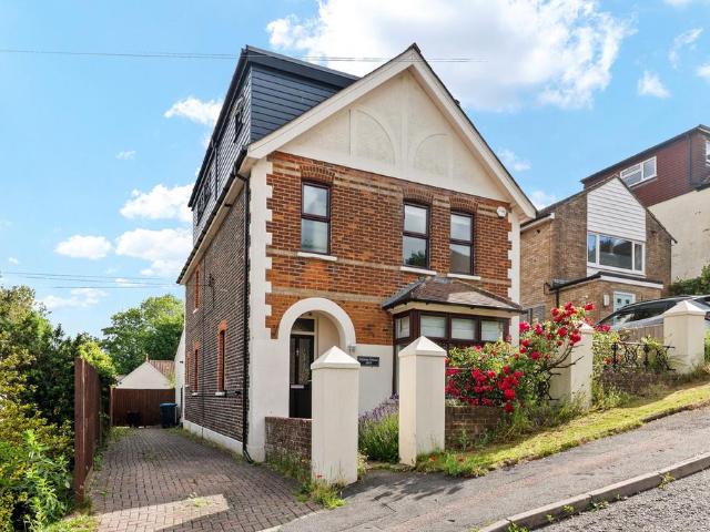 House for sale in Hillview, Surrey