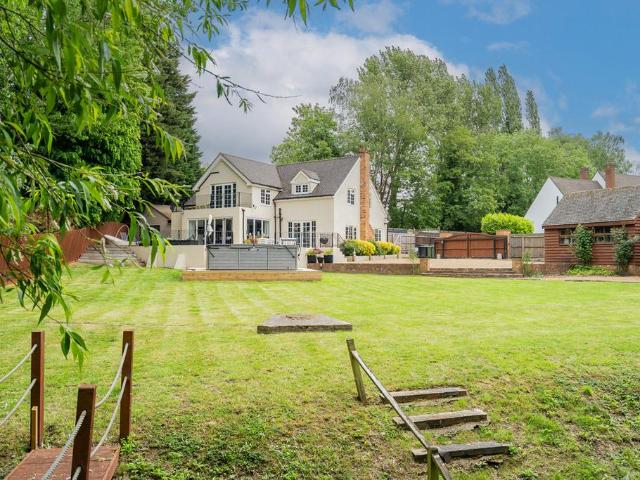 House for sale in Aspley Guise, Bedfordshire