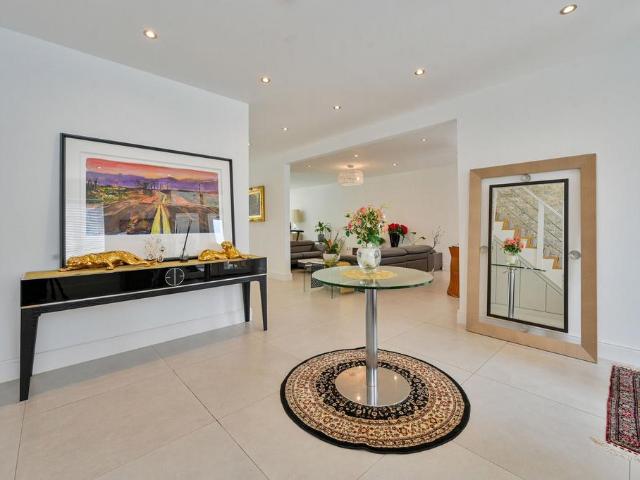 House for sale in Kingston Vale, Greater London