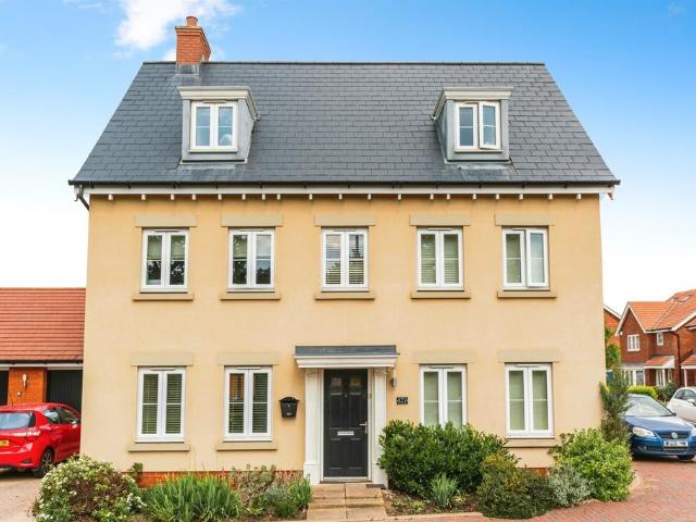 House for sale in Queens Park, Bedford
