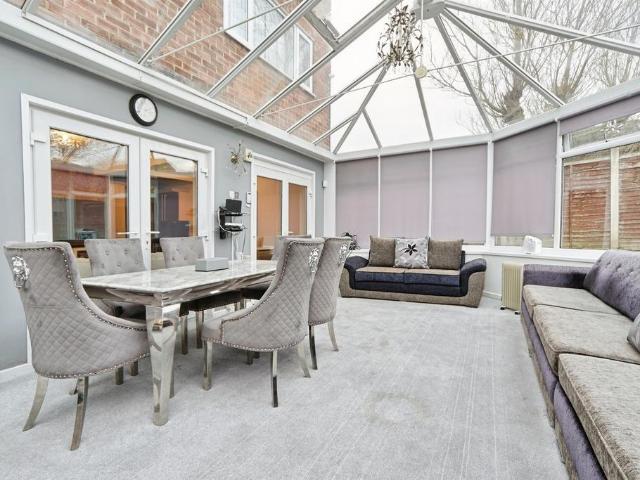 House for sale in Farsley, West Yorkshire