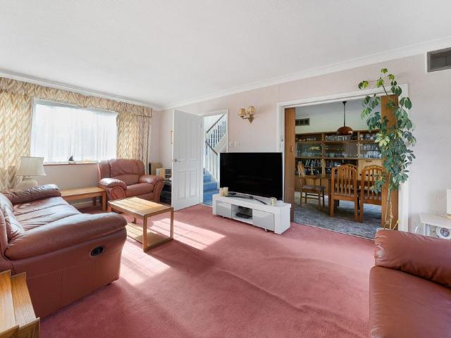 House for sale in Bennetts End, Pouchen End