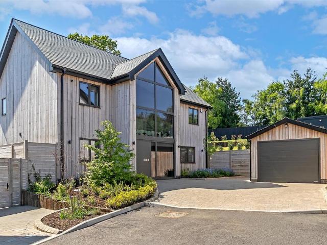 House for sale in Five Acres, Hertfordshire