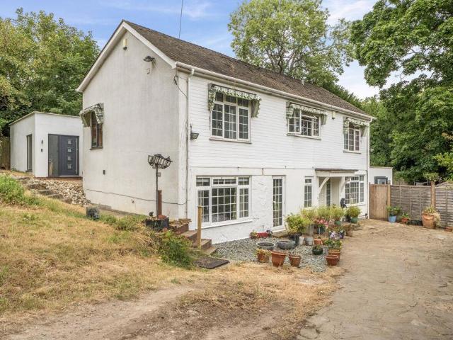 House for sale in London Borough of Croydon, Kenley