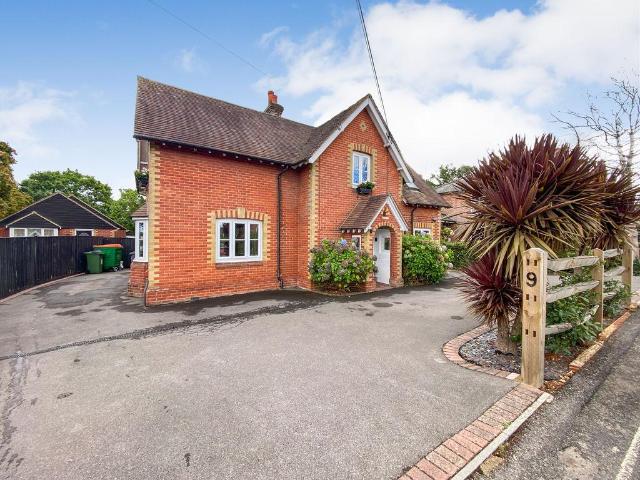 House for sale in Hedge End, Helford