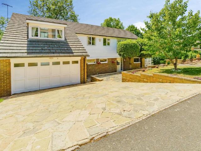 House for sale in London Borough of Croydon, Purley