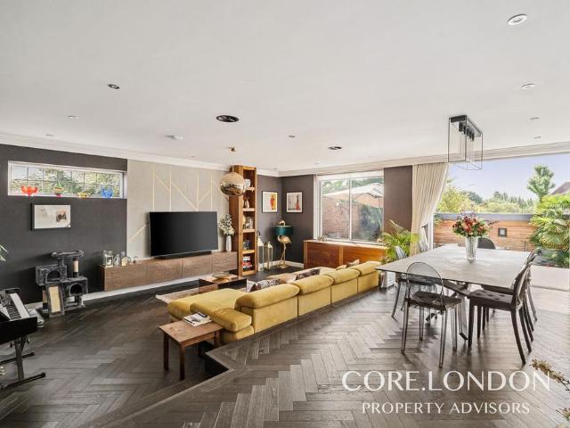 House for sale in London Borough of Ealing, Park Royal