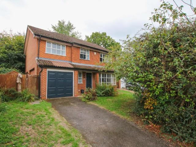 House for sale in Emmbrook, Wokingham