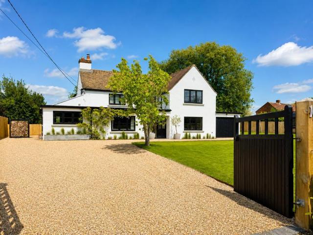 House for sale in Oakley