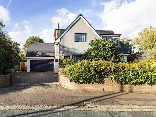 House for sale in Fixby, West Yorkshire