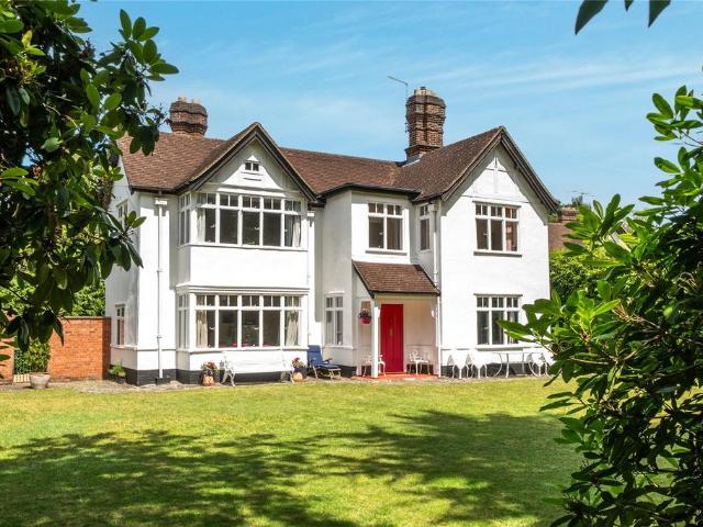 House for sale in Heol-las, Surrey