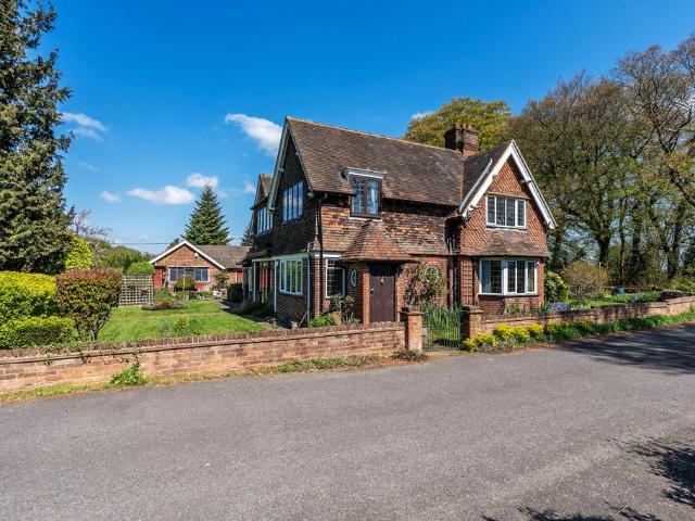 House for sale in The Butts, Kent