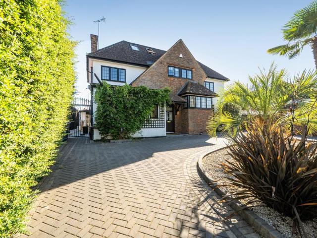 House for sale in New Barnet, Greater London