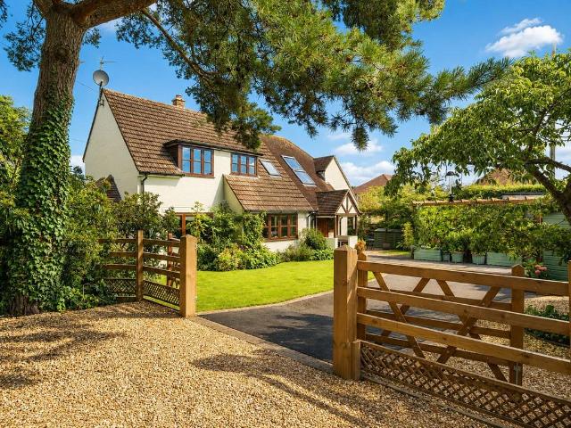 House for sale in Furzehill, East Dorset