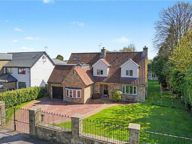 House for sale in Collingham, West Yorkshire