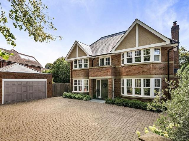 House for sale in Hillview, Surrey