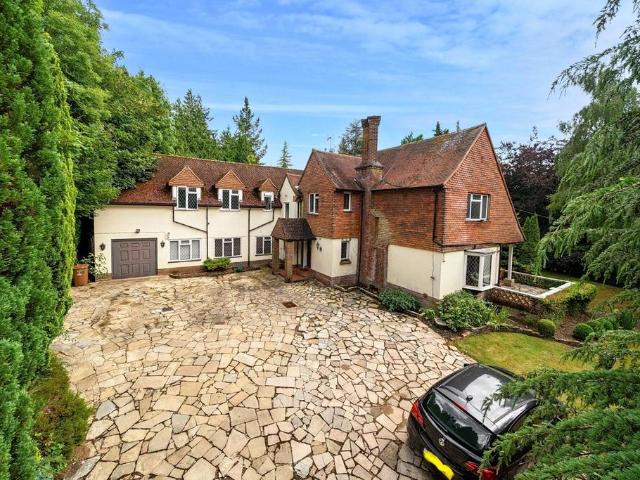 House for sale in Batchworth, Hertfordshire