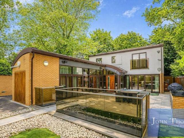 House for sale in Chigwell, Epping
