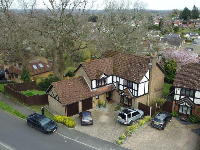 House for sale in Hedge End, Helford