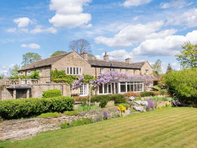 House for sale in Highburton, West Yorkshire