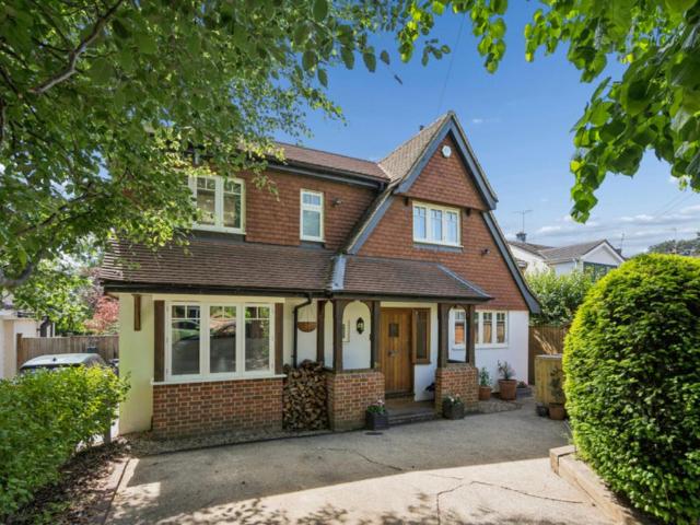 House for sale in Henley-on-Thames, Berrick Salome