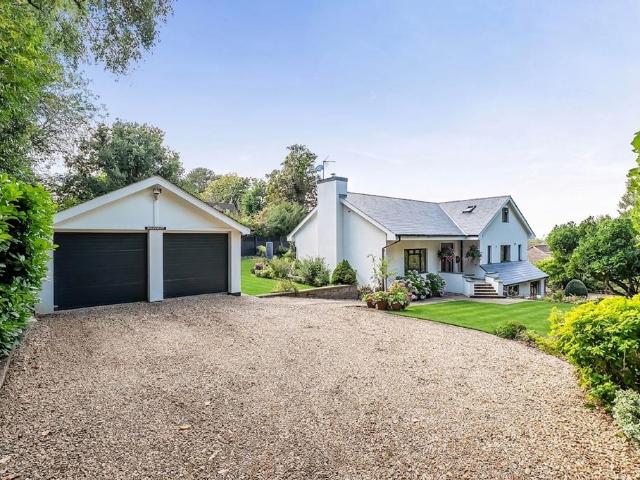 House for sale in Hillview, Surrey