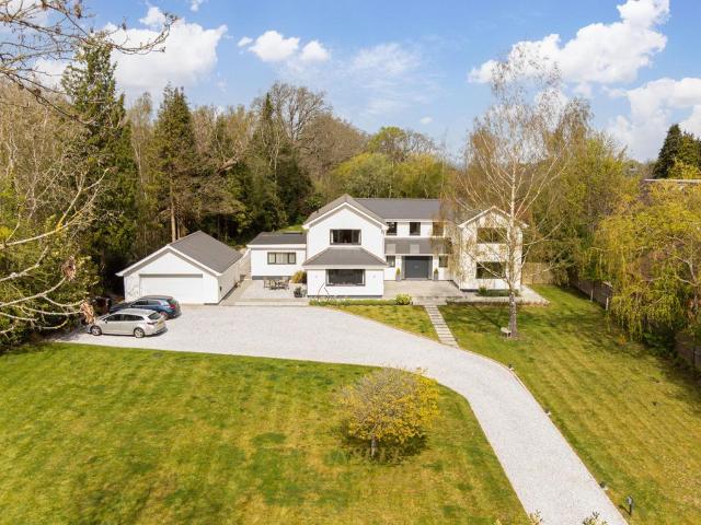 House for sale in Hillview, Surrey