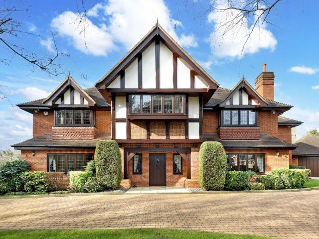 House for sale in Penn, Knotty Green