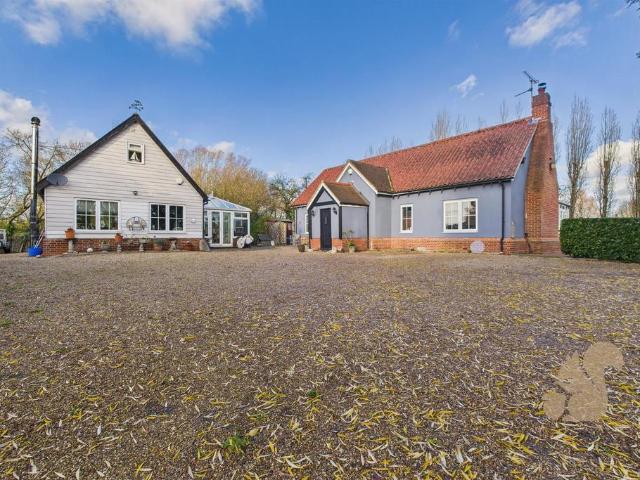 House for sale in Fordham Heath, Essex