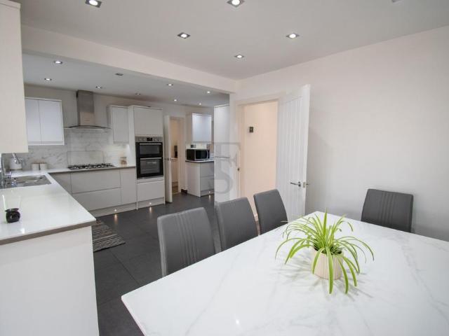 House for sale in Hamilton, Old Wharf