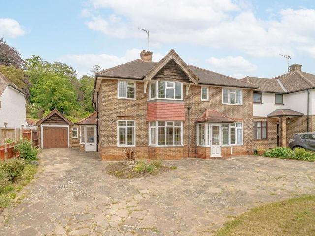 House for sale in London Borough of Croydon, Selsdon