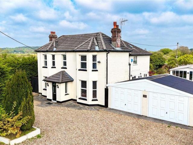 House for sale in Burton and Winkton, Burton