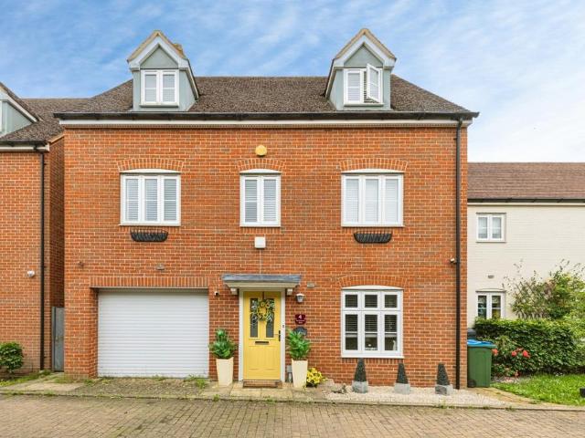 House for sale in Buckingham Park, Buckinghamshire