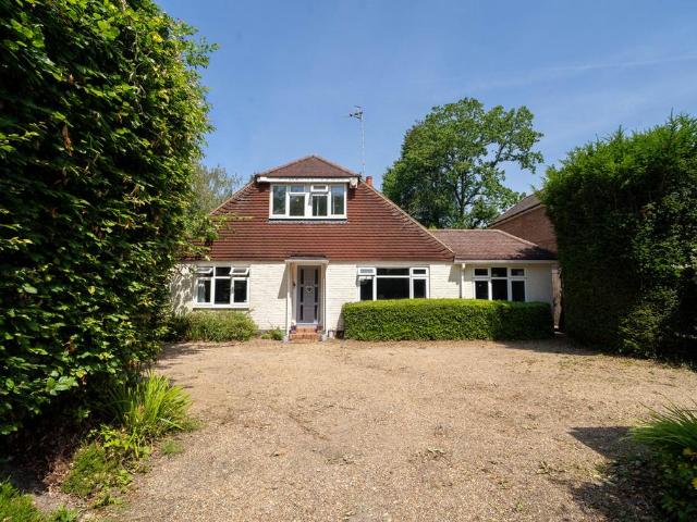 House for sale in Hillview, Surrey