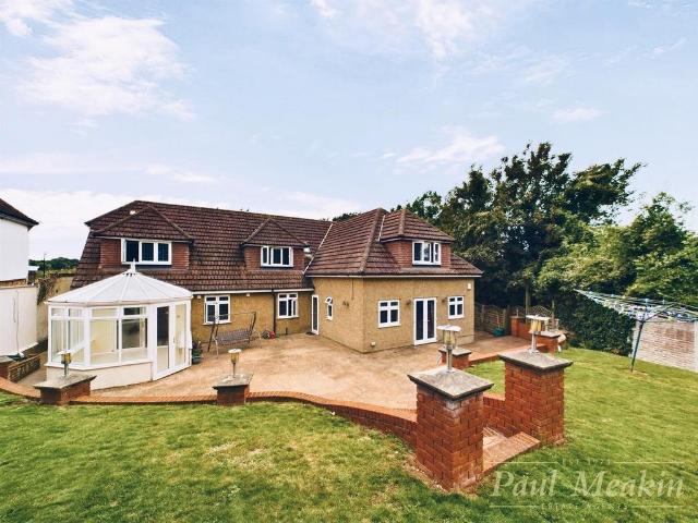House for sale in Sanderstead, Sanderstead