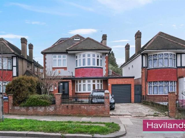 House for sale in Winchmore Hill, Greater London